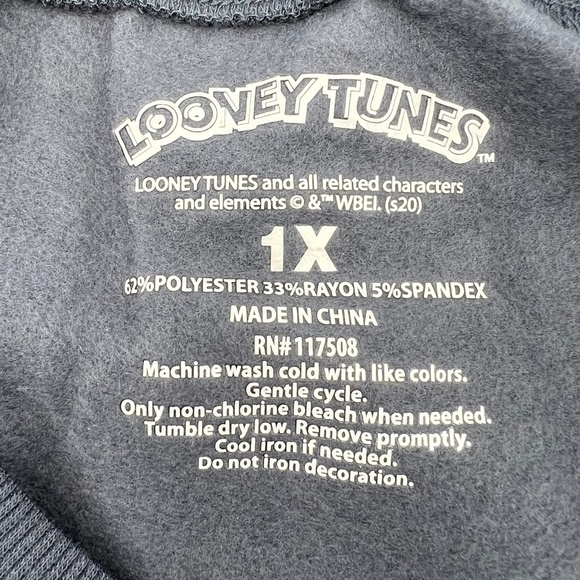 NWT Looney Tunes Blue Road Runner “That’s All Folks” Sweatshirt Size 1X Women's - Picture 2 of 5